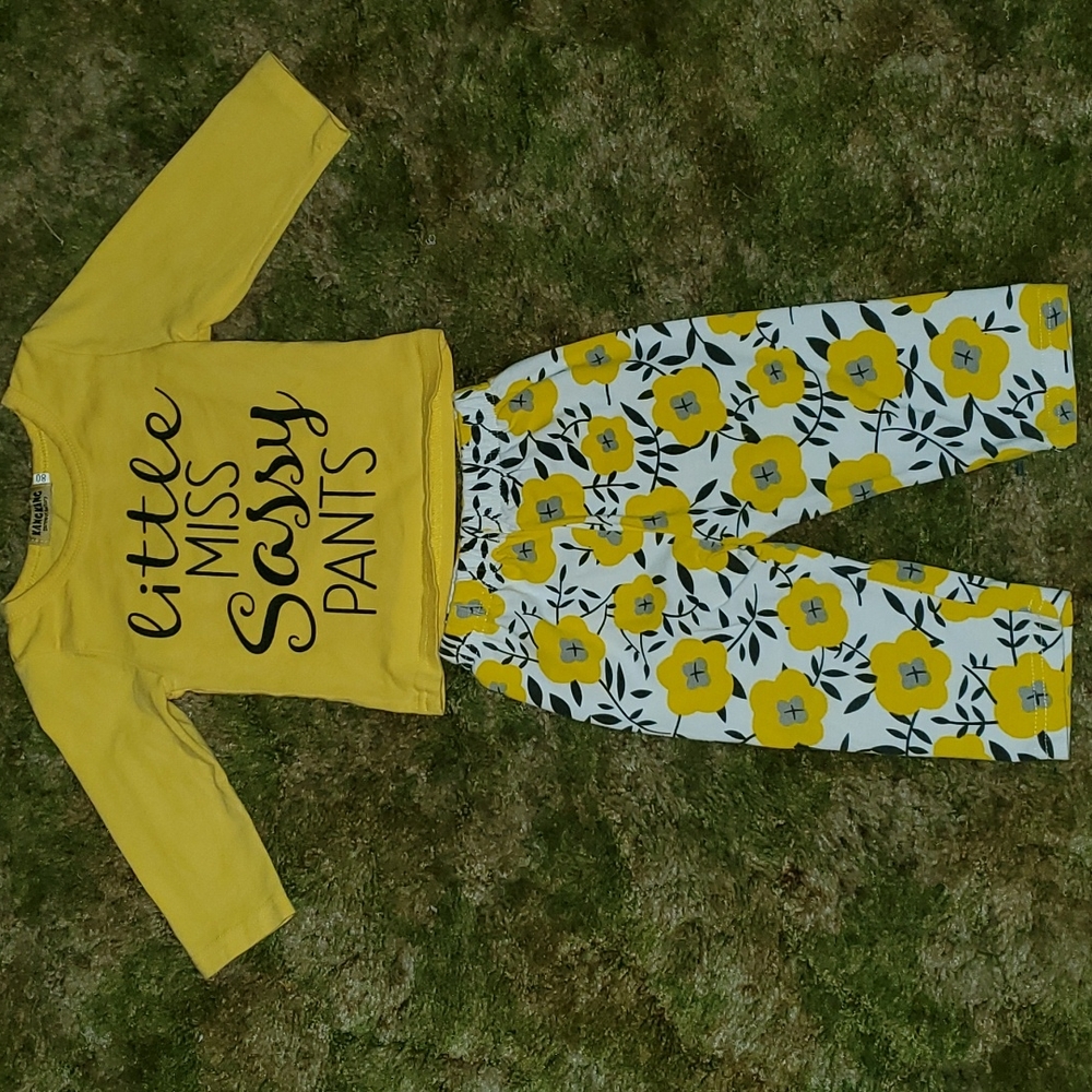KANG KANG 2-piece outfit-Yellow shirt-flower pants. 9-12Mo